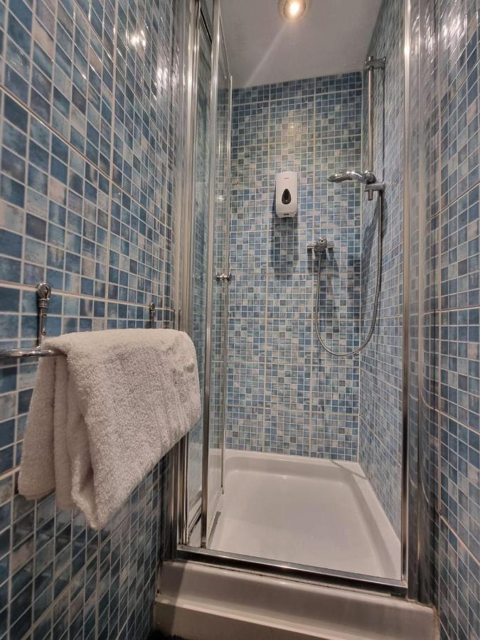 Private Rooms Bath Luaran gambar